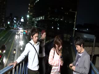 半推半就让表姐穿上丝袜校服床上在一顿爆操，操的乱叫，辈分都乱了