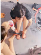 黑丝反差婊姐勾引眼镜小哥舔足挑逗 硬上足交play这谁看硬了