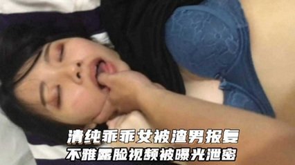甜美颜值妹妹！娇小身材非常耐操！服装店地上操逼.