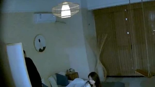 【红色格子裙苗条美少妇】被大屌姐夫无套操白虎骚穴大力抽查不过瘾还用跳蛋自慰女上位操穴