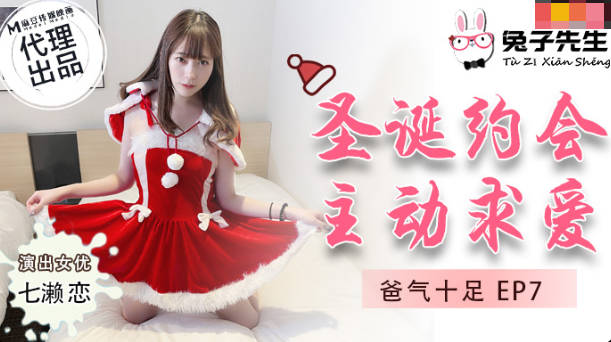 极品风骚美御姐！性感黑丝照镜子自摸！无毛肥唇美 穴，换上情趣装半脱丝袜，按摩器震 穴极度淫骚第01集